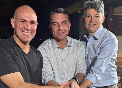Abilio Brunini e Flávio Bolsonaro e José Medeiros 