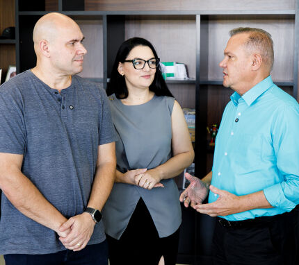 ABILIO BRUNINI, SAMANTHA IRIS E WELLINGTON FAGUNDES.jpg