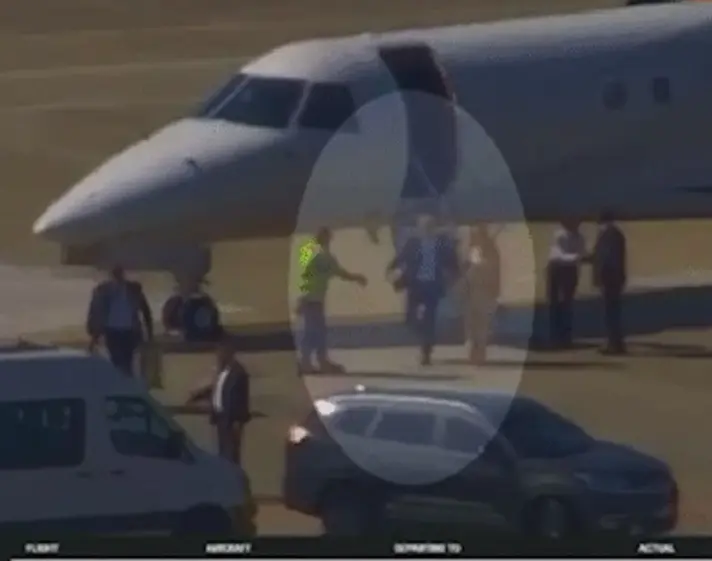 Imagens mostram Moraes em jatinho de Vorcaro após contrato de R$ 50 milhões