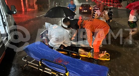 Mulher é atropelada por moto ao tentar escapar de enxurrada em Rondonópolis