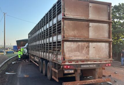 Engavetamento com 4 carretas deixa um morto na BR-163 em Rondonópolis
