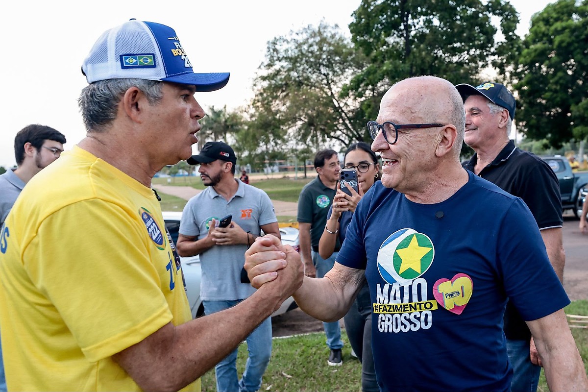 Pivetta e José Medeiros realizam caminhada com apoiadores em Sinop