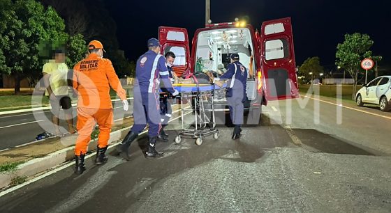 Jovem perde controle de moto e bate em poste em Rondonópolis