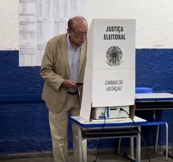 Gilmar Mendes votando