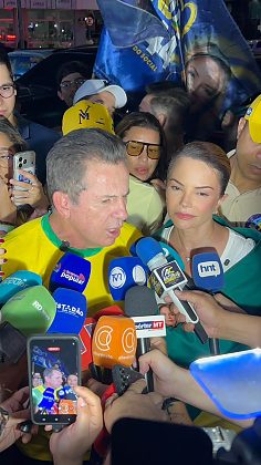 O senador e ex-governador, Mauro Mendes (UB), e a ex-primeira-dama, Virginia Mendes (UB).