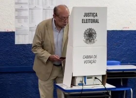 Gilmar Mendes votando