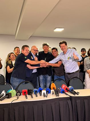 Da esquerda à direita: o senador eleito, Mauro Mendes (UB); o governador Otaviano Pivetta (Republicanos); o senador eleito, José Medeiros (PL); e os suplentes, Cidinho (PP) e Odílio Balbinotti (PL).