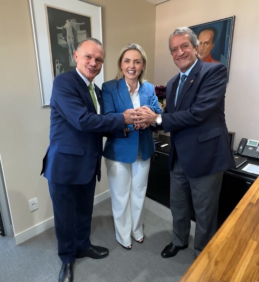 Clariana Barão anuncia apoio a Flávio Bolsonaro em Mato Grosso