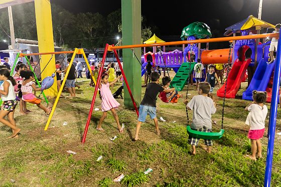 Prefeitura entrega parquinho no Pedra 90 e famílias celebram espaço gratuito de lazer