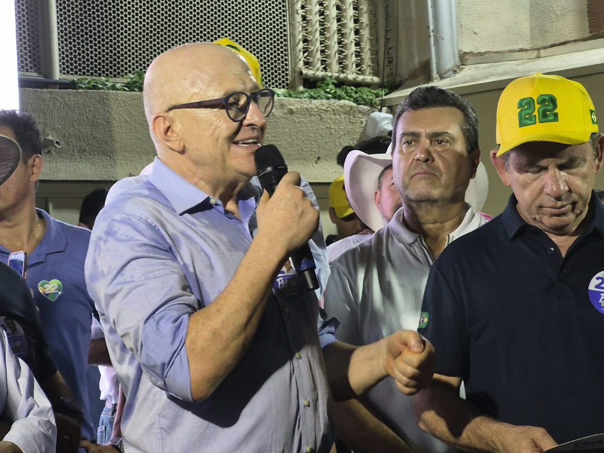 Pivetta participa de lançamento de comitê pró-Flávio Bolsonaro em Cuiabá