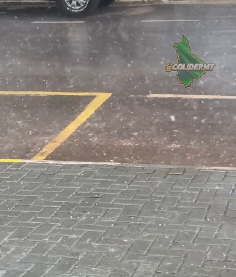 Chuva de granizo e raios atinge Colíder em Mato Grosso