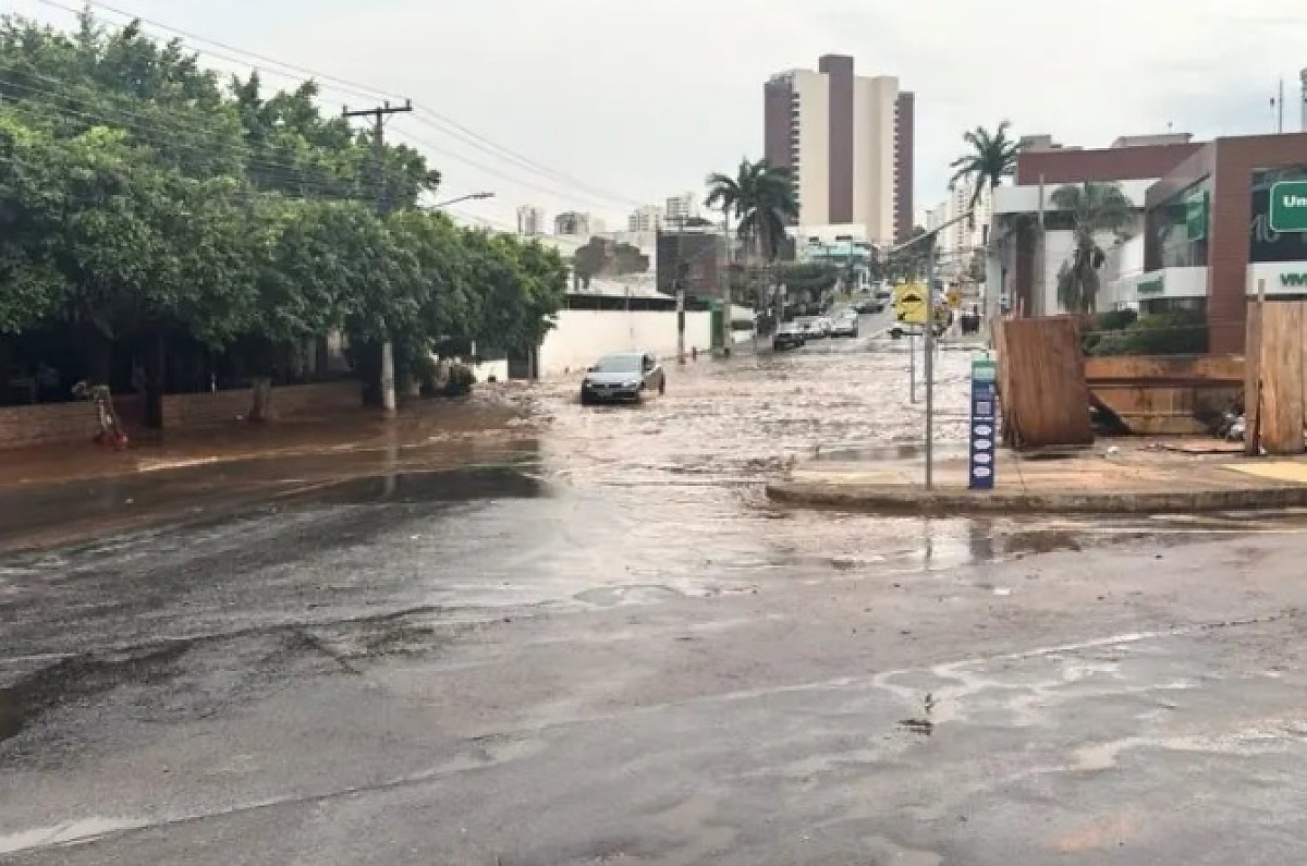 Temporal deixa mais de 20 bairros sem energia em Cuiabá e Várzea Grande