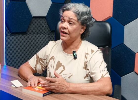 A professora aposentada e escritora, Janete Carvalho, no HNT Entrevista.