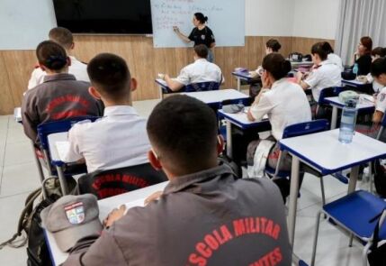 escola militar