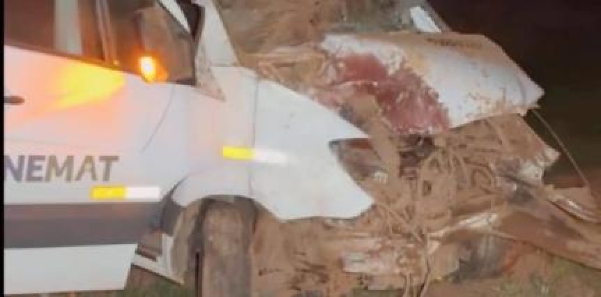 Acidente entre moto e van da Unemat deixa morto na MT-220 em Sinop