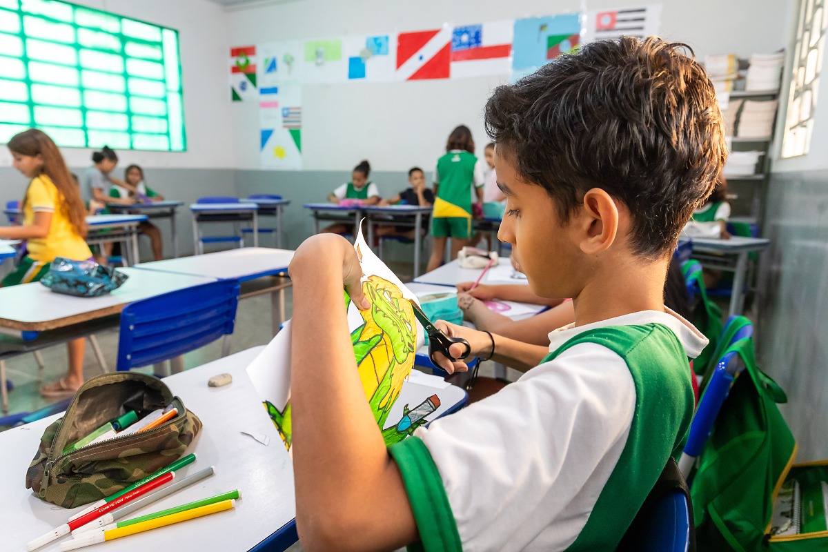 Furtos de fiação prejudicam aulas em escola municipal de Cuiabá