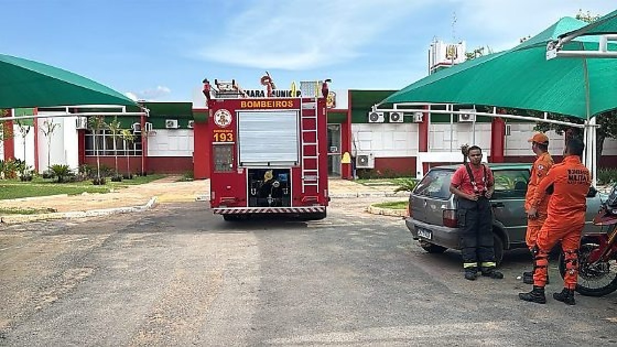 Fiação elétrica pega fogo na Câmara Municipal de Várzea Grande, MT