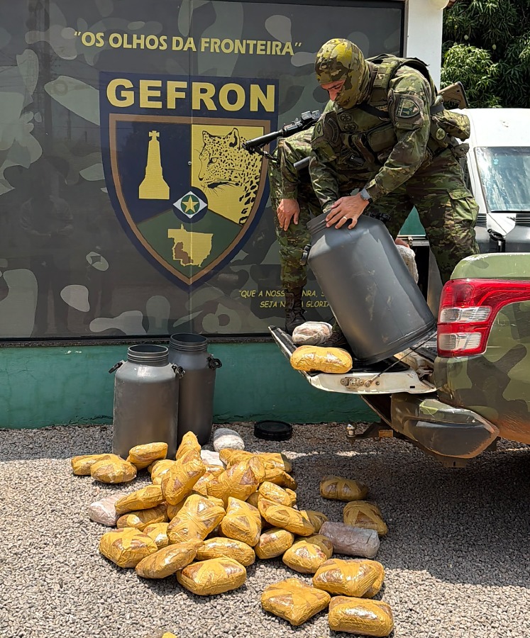 Gefron apreende 73 kg de skunk em tambores de leite em Jauru, MT