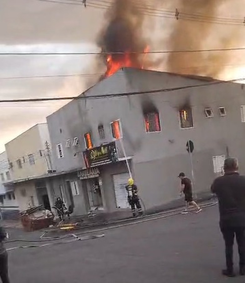 Loja de suspeito de feminicídio é destruída por incêndio em Cuiabá