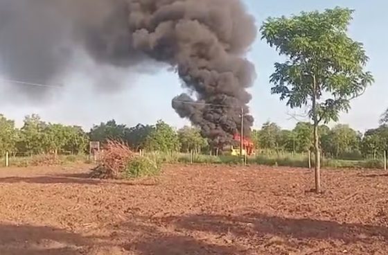 ônibus escolar de chapada pega fogo em comunidade rural