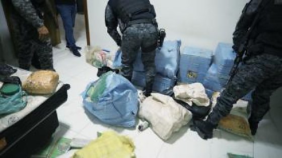 PM encontra ‘casas-cofre’ com armas e mais de 300 kg de drogas;