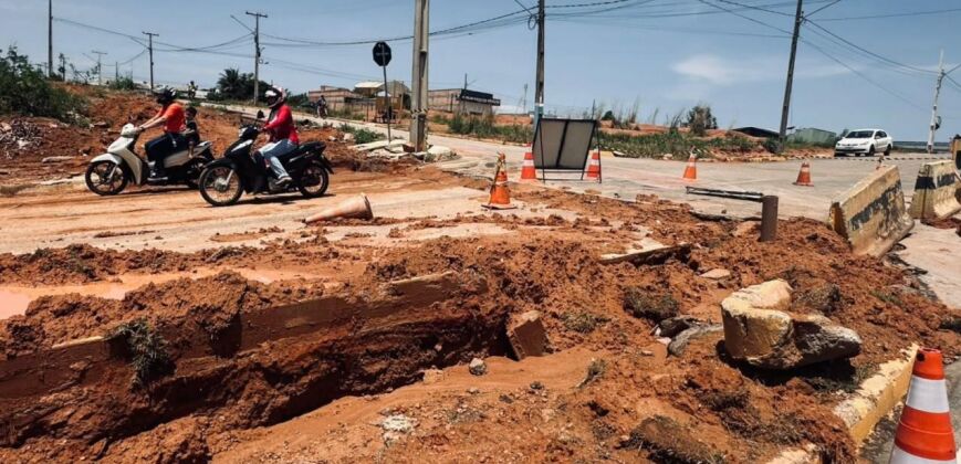 Temporal abre cratera, provoca alagamentos e causa transtornos no trânsito de Sorriso