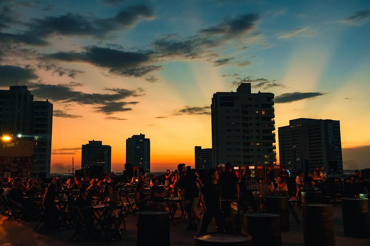 Goiabeiras Shopping promove eventos de rock e k-pop em Cuiabá