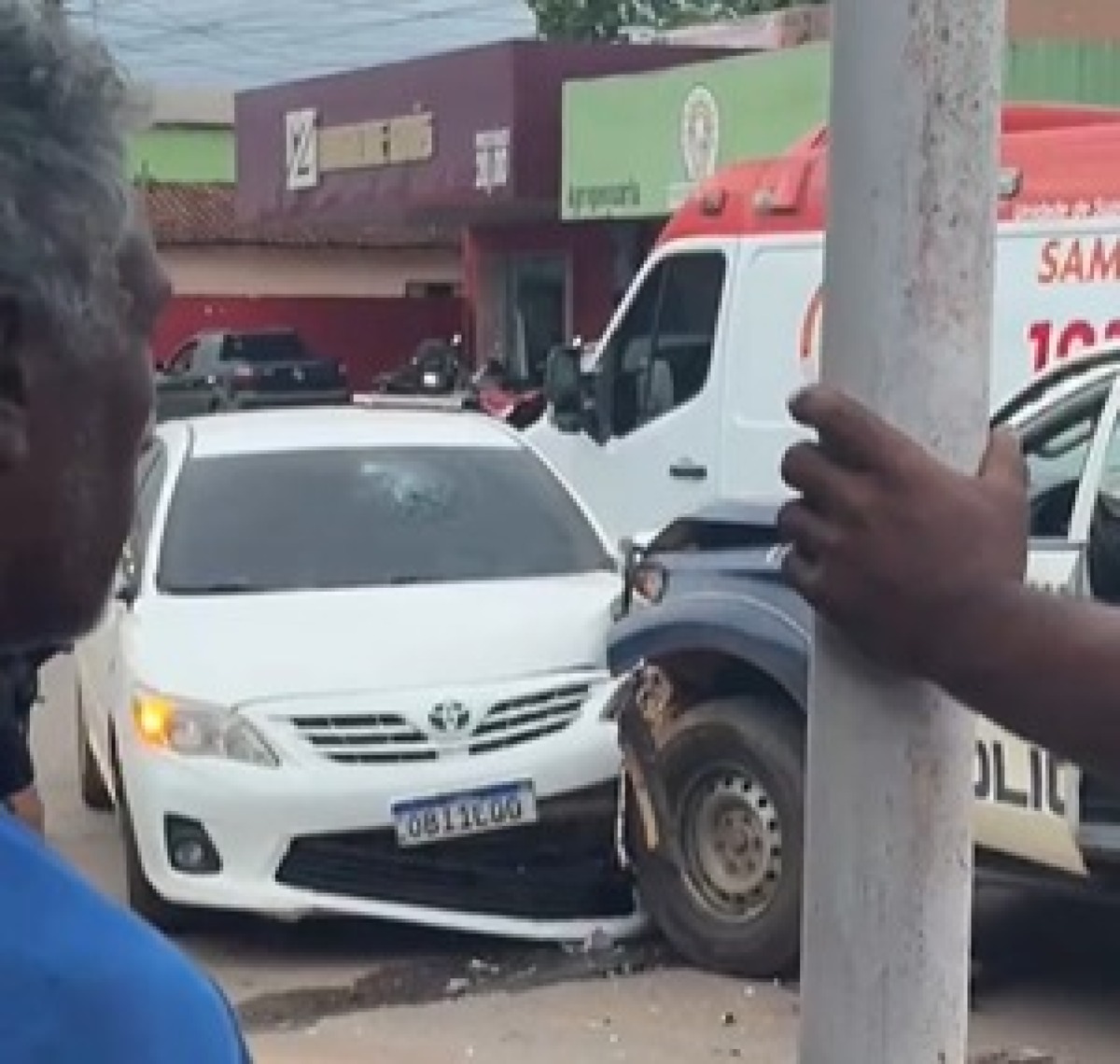 Perseguição a suspeito termina em colisão de viatura e carro em Poconé, MT