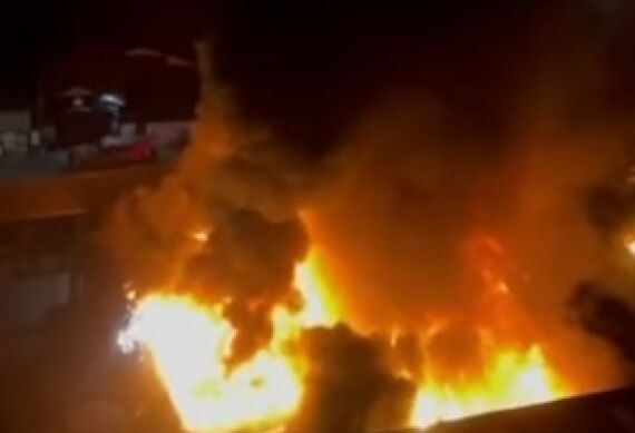 Incêndio durante madrugada destrói duas lojas no Despraiado, em Cuiabá 