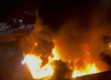 Incêndio durante madrugada destrói duas lojas no Despraiado, em Cuiabá 