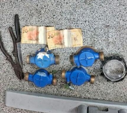 Dupla com ficha criminal é presa por furtar hidrômetros em VG  