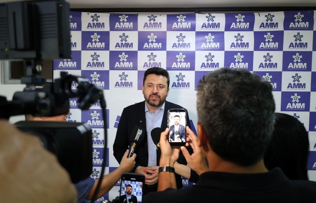 Maninho conquista 111 votos e garante reeleição à presidência da AMM