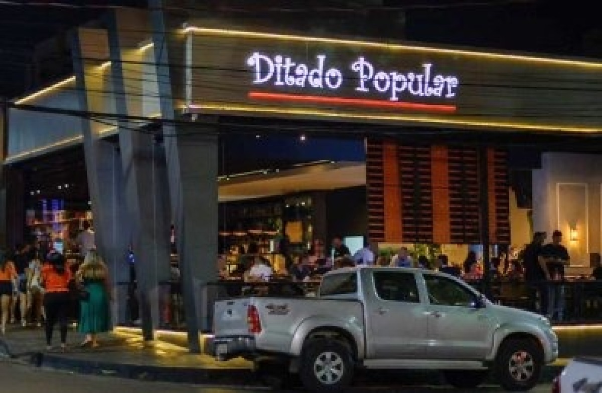 Mulher é ferida com cadeirada em briga de bar em Cuiabá